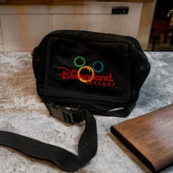 🖤Vtg Disneyland Resort Fanny Pack Crossbody Bum Bag Embroidered Mickey Black - Picture 1 of 6